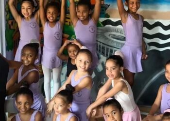 Crianças de favelas da Penha vão apresentar balé para a comunidade