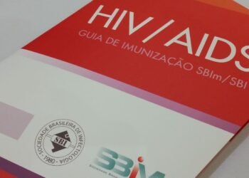 Geriatra chama atenção para aumento de casos de HIV em idosos