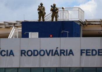 Jovem de 26 anos é atingida por tiro na cabeça em ação da PRF