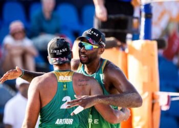 Evandro e Arthur vencem estreia no Finals do vôlei de praia mundial