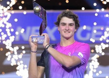 Tênis: João Fonseca conquista o título do Next Gen ATP Finals