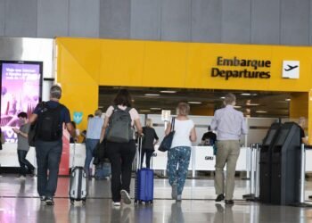 Vinte mil aposentados já compraram passagens pelo Programa Voa Brasil