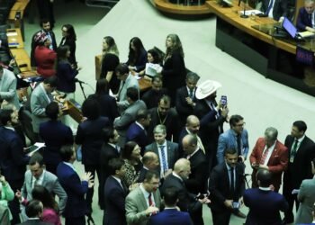 Câmara responde a Dino e diz que líderes cumpriram lei sobre emendas