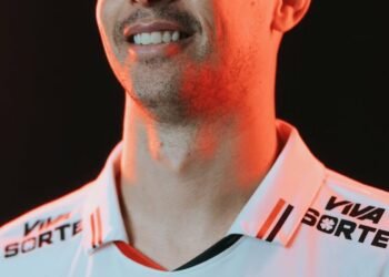 São Paulo anuncia retorno de Oscar, 14 anos após saída polêmica