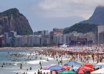 Sol movimenta praias do Rio e noite de Réveillon não deve ter chuva