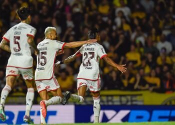 Flamengo bate Criciúma e ajuda Fluminense na luta contra rebaixamento
