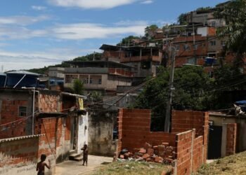 Senado aprova recursos para regularizar favelas e áreas de invasão