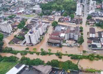 Defesa Civil prevê chuva forte até segunda-feira em Santa Catarina