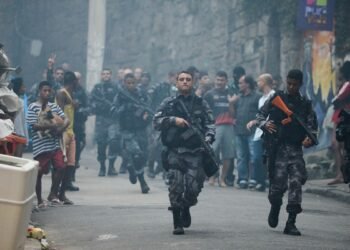 PM do Rio combate crimes no Alemão e no Complexo da Penha