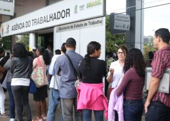 Teto do seguro-desemprego sobe para R$ 2.424,11 após reajuste