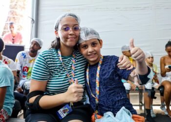 Em tarde de inclusão, crianças autistas vivem experiência de patinar no gelo – Prefeitura Municipal de Candeias.