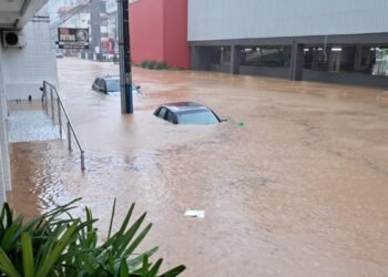 Chuva diminui em Santa Catarina, mas chegada de frente fria preocupa
