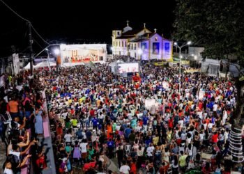 Prefeito, vereadores e secretários participam de noite da Prefeitura em novenário – Prefeitura Municipal de Candeias.