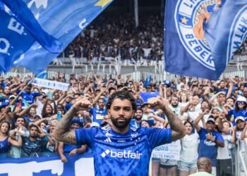 Gabigol é apresentado pelo Cruzeiro em um Mineirão lotado