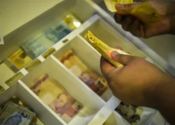 Caixa de açougue injustamente acusada de furto deve ser indenizada na Bahia