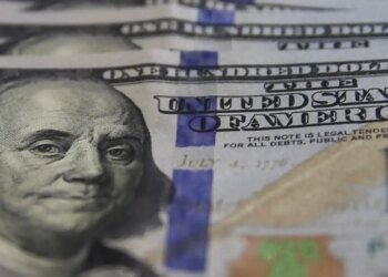 Dólar cai para R$ 6,11 com possível moderação de tarifas de Trump