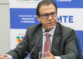 Ministro do Trabalho critica política de aumento da Selic