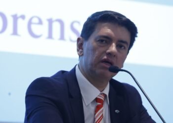 Oferta de crédito impulsionou venda de veículos em 2024, diz Fenabrave