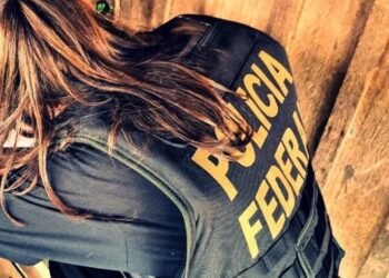 PF e Força Policial apreende veículo clonado na Bahia