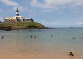 Bahia tem 17 praias impróprias para banho no fim de semana