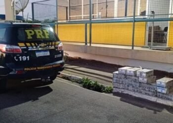 PRF apreende 166 kg de cocaína em compartimento falso de caminhão na Bahia