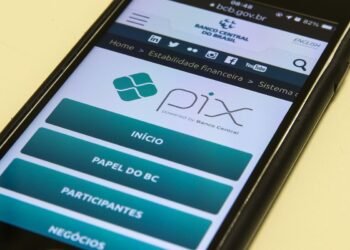 Procon-SP orienta consumidores a denunciar cobrança extra sobre Pix