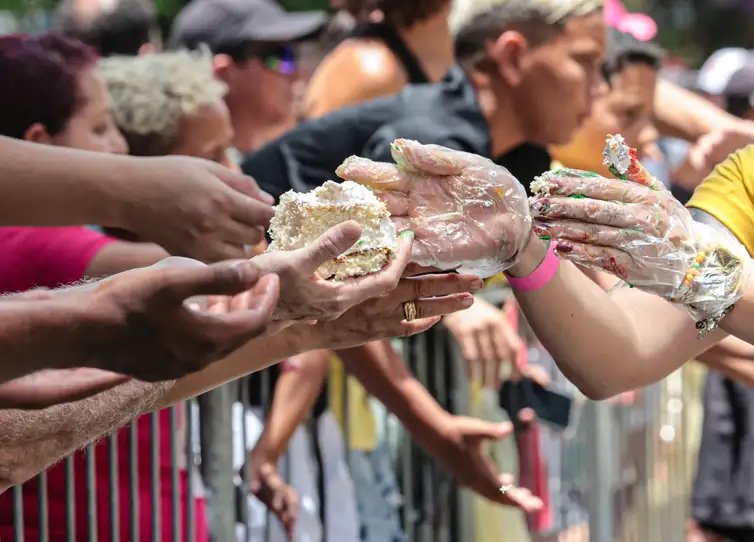 Paulo Pinto/Agência Brasil São Paulo (SP), 25/01/2025 - Tradicional bolo do Bixiga comemorando os 471 anos da cidade de São Paulo. Foto: Paulo Pinto/Agência Brasil