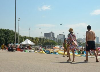 Turistas estrangeiros gastam US$ 7,3 bi em 2024, recorde em 15 anos