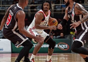 Em clássico tenso, Fla bate Vasco e avança na Copa Super 8