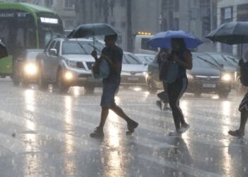 Defesa Civil de SP prevê fortes chuvas até terça-feira em todo estado