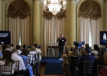 Sobrevivente do holocausto: é preciso denunciar apologias ao nazismo