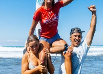 Luana Silva bate japonesa e fatura título do Mundial Júnior de Surfe