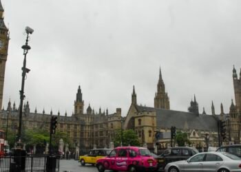 Reino Unido começa a cobrar por autorização de viagem para brasileiros