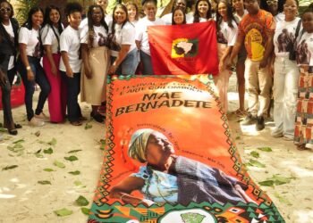 Neto de Mãe Bernadete vive sob escolta e sem emprego