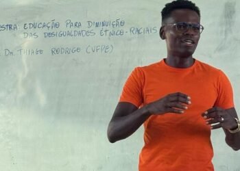 Mais Professores pode resgatar esperanças, diz doutor criado em favela