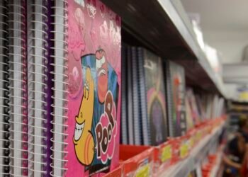 Gastos com material escolar impactam orçamento de 85% das famílias