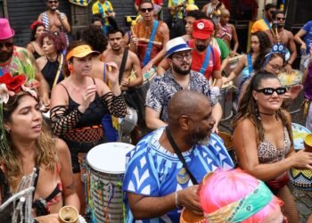 Abertura não oficial do carnaval reúne foliões no Rio de Janeiro