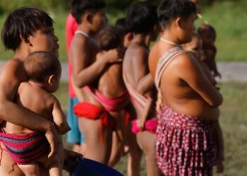 Caminhos da Reportagem volta à TI Yanomami dois anos após crise