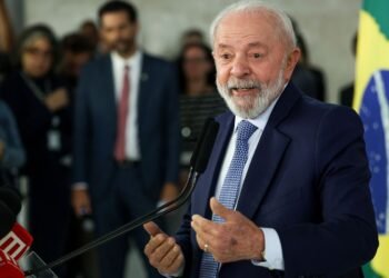 Vamos baixar o custo de vida, afirma Lula