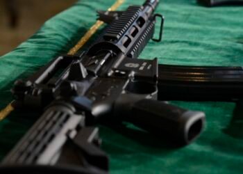 PM do Rio apreendeu em janeiro 84 fuzis em poder do crime organizado