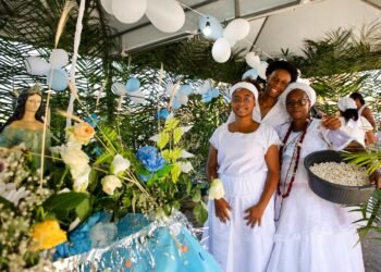 Em festa, devotos homenageiam e entregam presentes a Yemanjá, em Caboto – Prefeitura Municipal de Candeias.