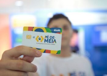 Pé-de-Meia será pago ainda neste mês, diz ministro da Educação