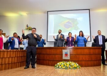 Prefeito Eriton ler mensagem em abertura dos trabalhos legislativo – Prefeitura Municipal de Candeias.