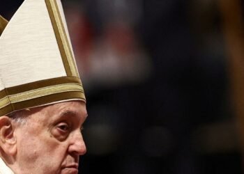 Vaticano diz que Papa Francisco teve noite tranquila no hospital