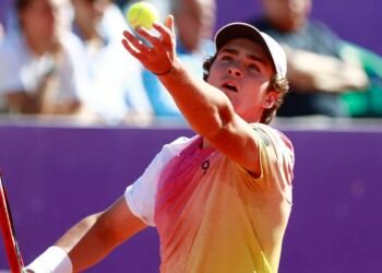 João Fonseca perde para Alexandre Müller e dá adeus ao Rio Open