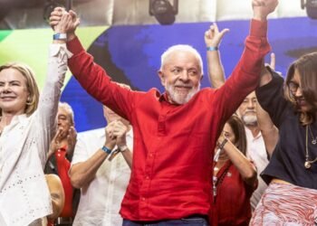 Em evento dos 45 anos do PT, Lula pede defesa da democracia