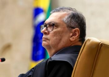 Dino descarta razões que o impeçam de julgar denúncia contra Bolsonaro
