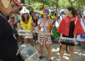 Fim de semana tem calor intenso e blocos de rua no Rio