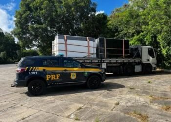 PRF flagra caminhão com carga irregular e mais de 20 toneladas acima do permitido na Bahia