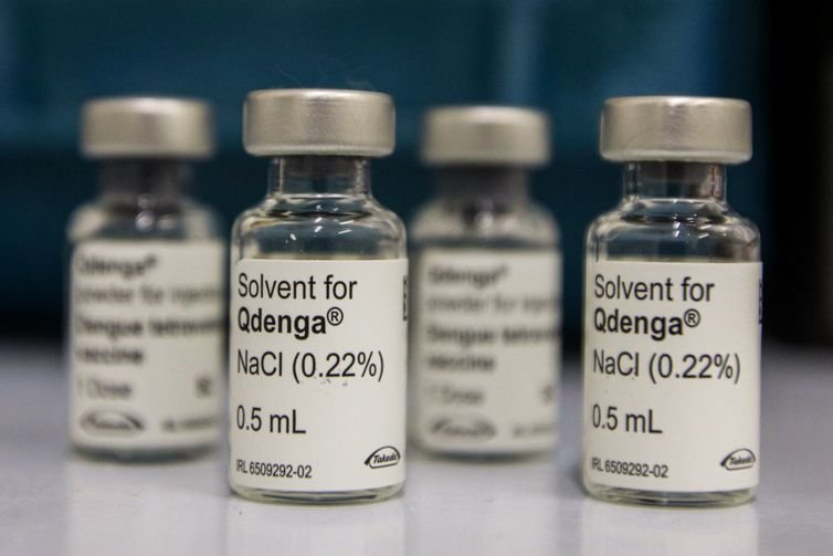 Rovena Rosa/Agência Brasil São Paulo (SP), 04/04/2024 - Detralhe do frasco da vacina Qdenga contra dengue, hoje foi primeiro dia de vacinação contra dengue em crianças de 10 a 14 anos na Unidade Básica de Saúde - UBS Vila Jaguara, na região oeste.
Foto: Rovena Rosa/Agência Brasil